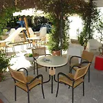 Everest Hotel