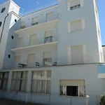 Everest Hotel