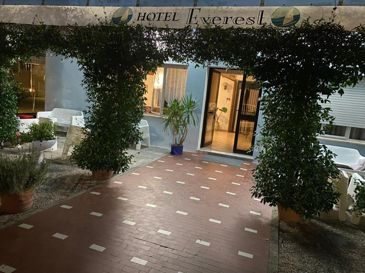 Hotel Everest *